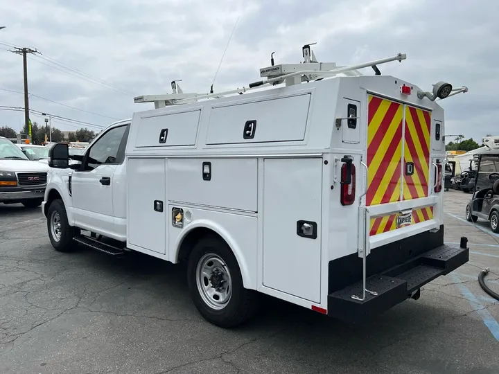 White, 2019 Ford F-250 Super Duty Image 17