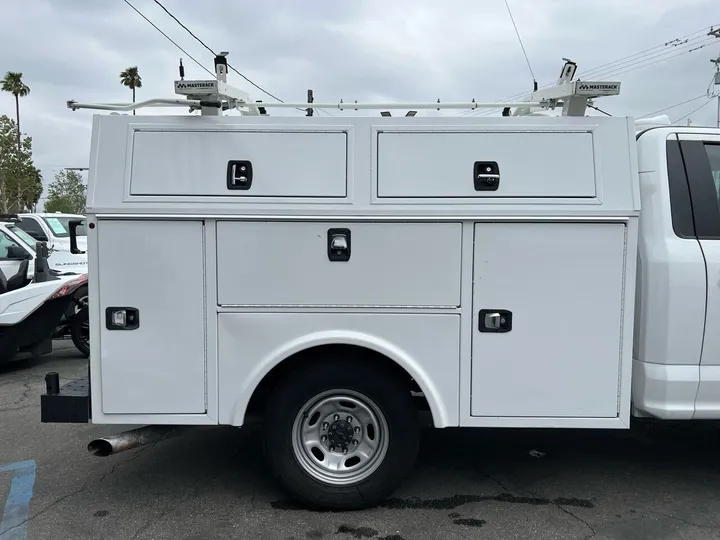 White, 2019 Ford F-250 Super Duty Image 6