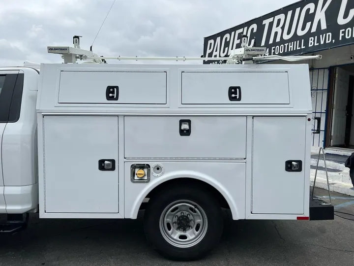 White, 2019 Ford F-250 Super Duty Image 19