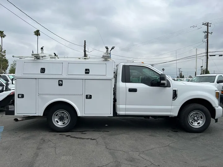 White, 2019 Ford F-250 Super Duty Image 4