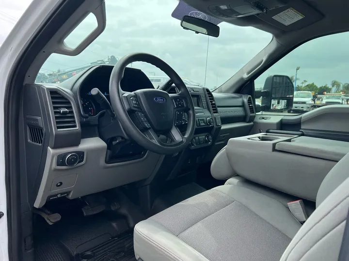 White, 2019 Ford F-250 Super Duty Image 24