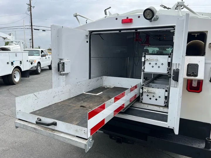 White, 2019 Ford F-250 Super Duty Image 16