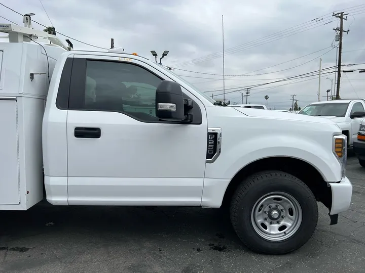 White, 2019 Ford F-250 Super Duty Image 5