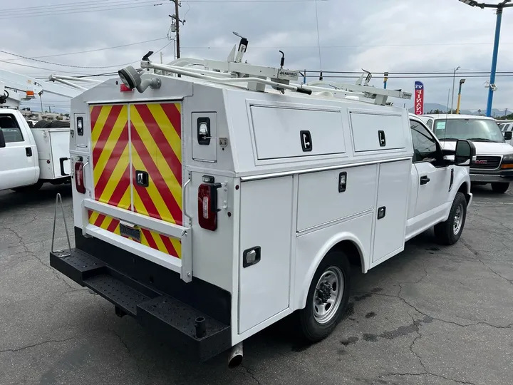 White, 2019 Ford F-250 Super Duty Image 10