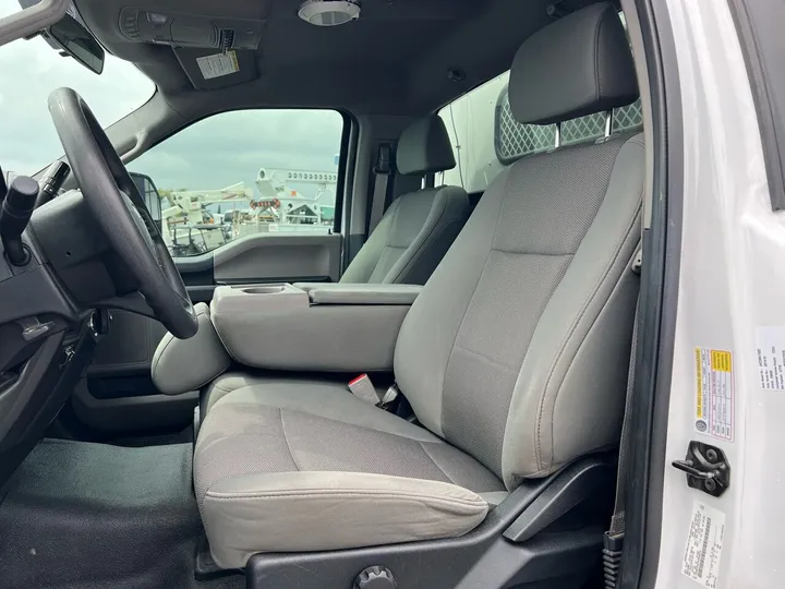 White, 2019 Ford F-250 Super Duty Image 26