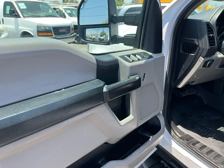 White, 2018 Ford F-250 Super Duty Image 17