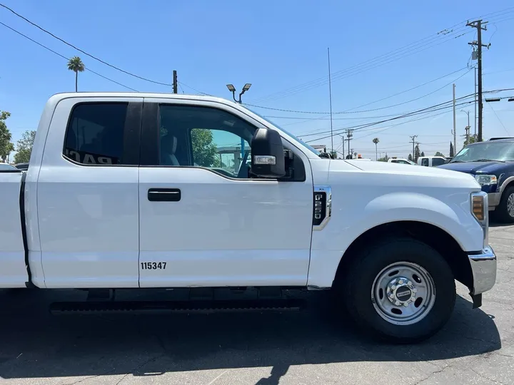 White, 2018 Ford F-250 Super Duty Image 6