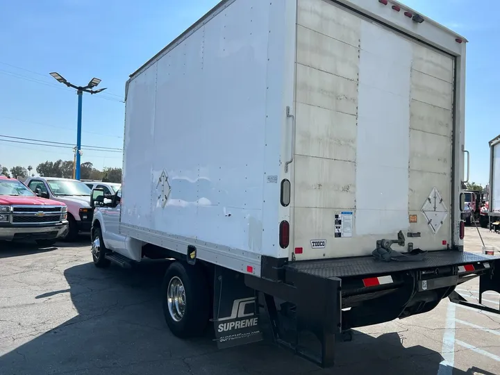 White, 2015 Ford F-350 Super Duty Image 21