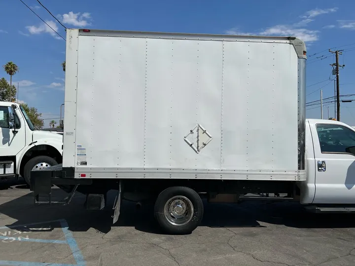 White, 2015 Ford F-350 Super Duty Image 6