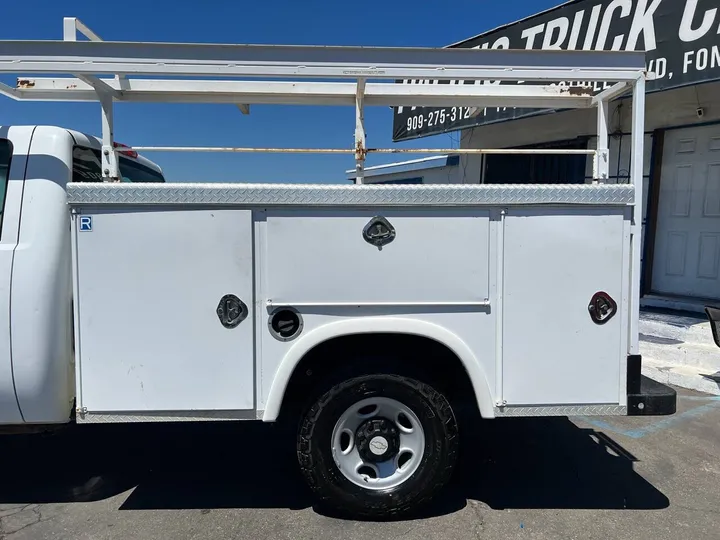 White, 2008 Chevrolet Silverado 2500HD Image 14