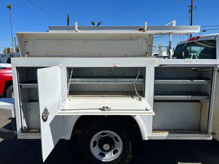 White, 2008 Chevrolet Silverado 2500HD Image 7