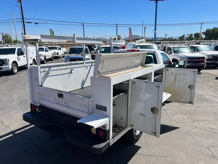 White, 2008 Chevrolet Silverado 2500HD Image 8