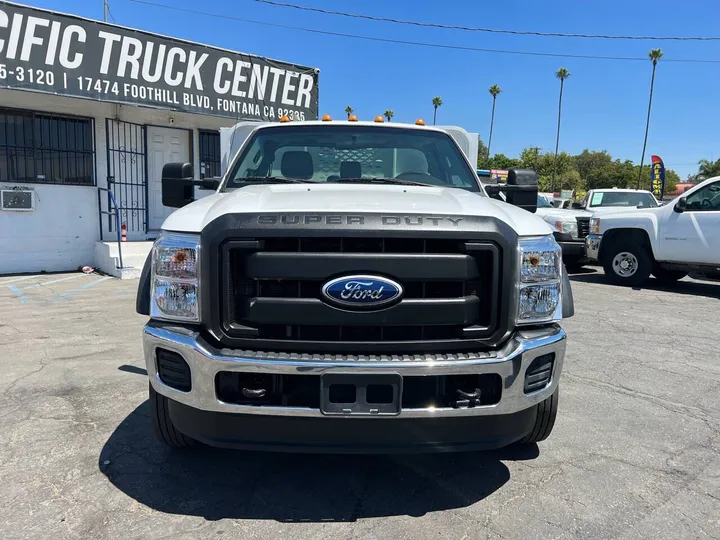 White, 2011 Ford F-550 Super Duty Image 2