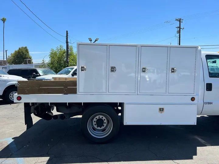 White, 2011 Ford F-550 Super Duty Image 6