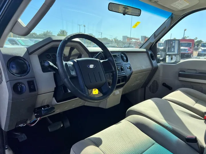 White, 2008 Ford F-250 Super Duty Image 10