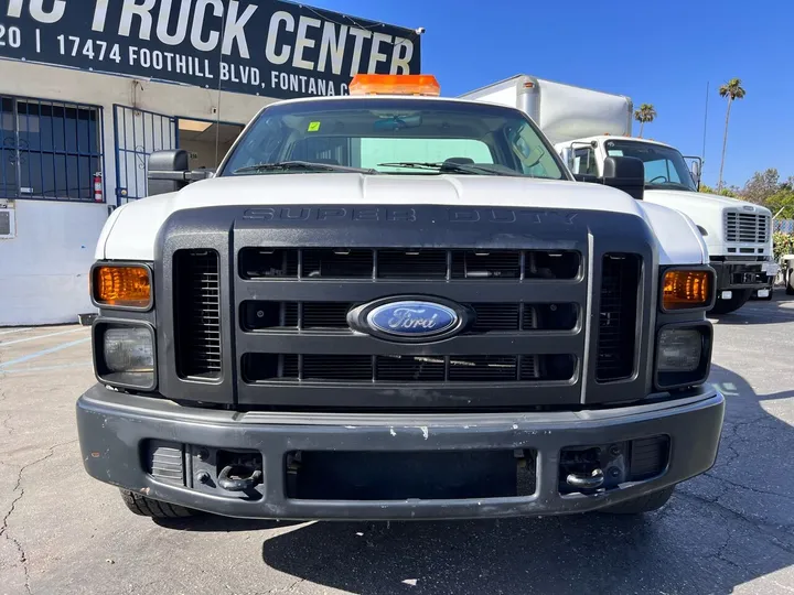 White, 2008 Ford F-250 Super Duty Image 2