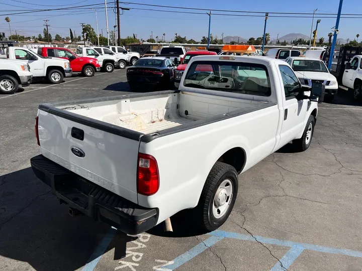 White, 2008 Ford F-250 Super Duty Image 5