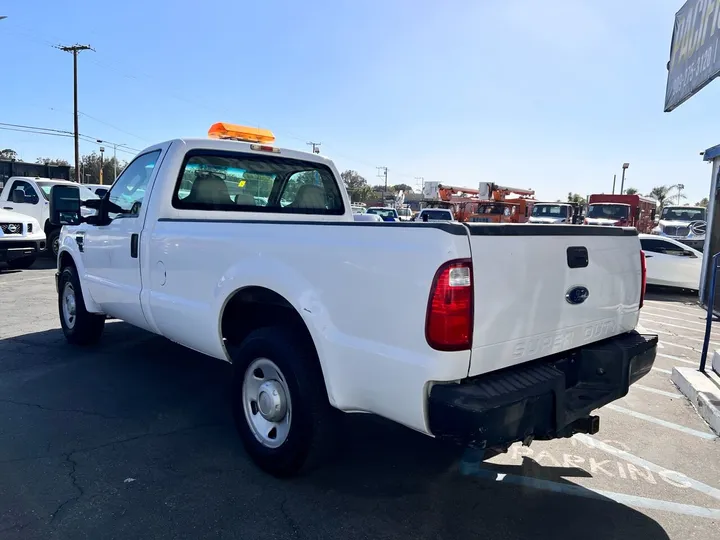 White, 2008 Ford F-250 Super Duty Image 9