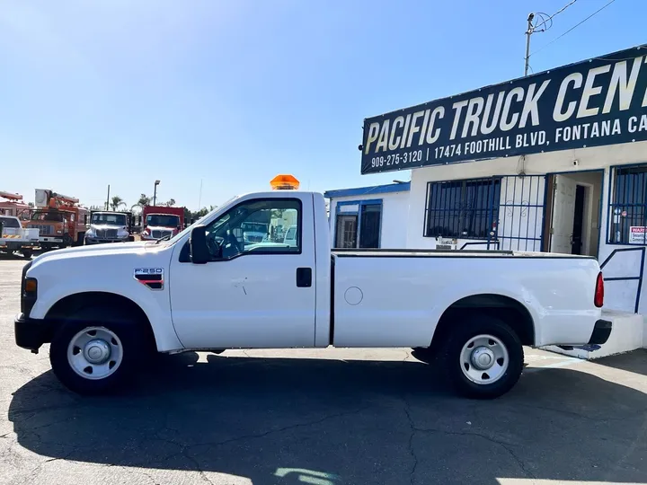 White, 2008 Ford F-250 Super Duty Image 8