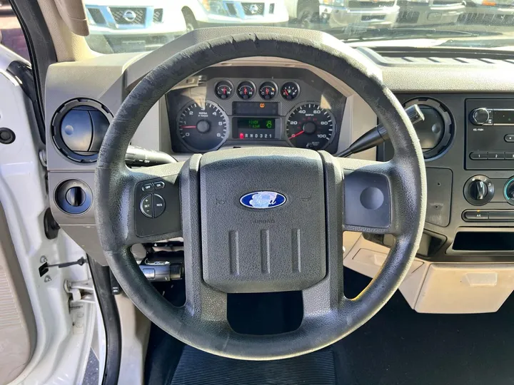 White, 2008 Ford F-250 Super Duty Image 13