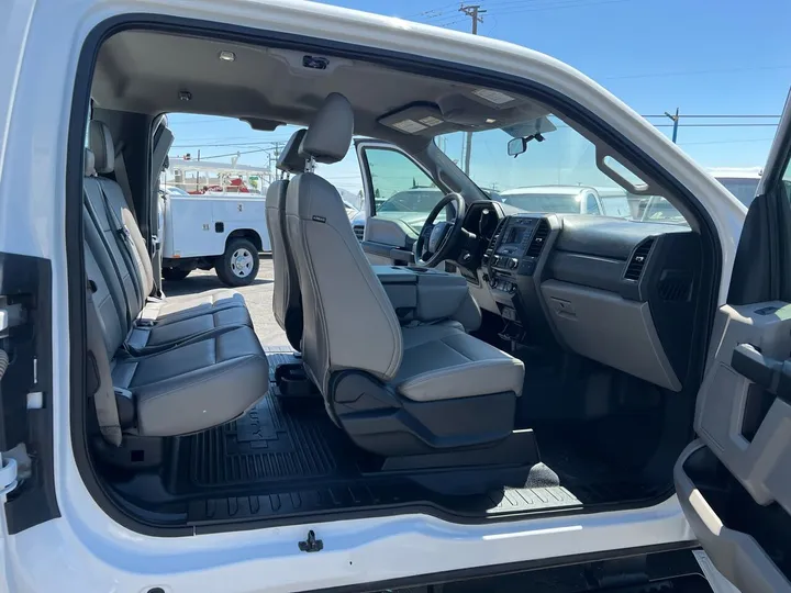 White, 2018 Ford F-250 Super Duty Image 26