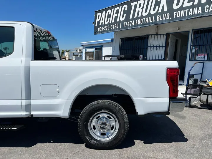 White, 2018 Ford F-250 Super Duty Image 15