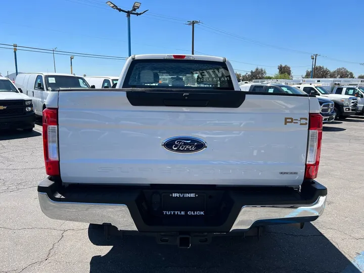 White, 2018 Ford F-250 Super Duty Image 9