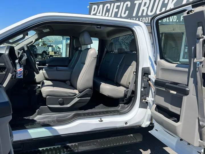 White, 2018 Ford F-250 Super Duty Image 20