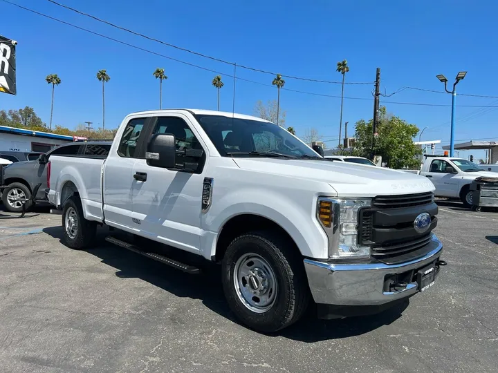 White, 2018 Ford F-250 Super Duty Image 4