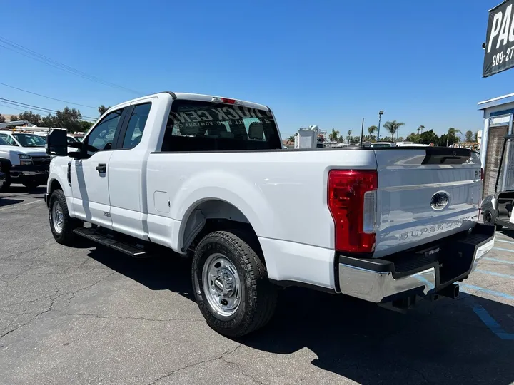 White, 2018 Ford F-250 Super Duty Image 13