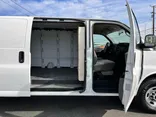 White, 2011 GMC Savana Thumnail Image 7