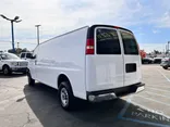 White, 2011 GMC Savana Thumnail Image 16