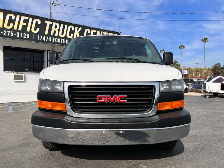 White, 2011 GMC Savana Image 2