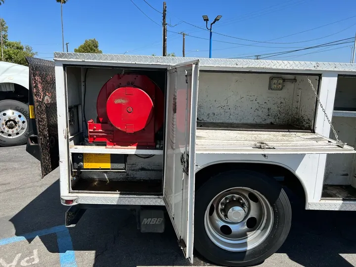 White, 1998 GMC Sierra 3500 Image 9