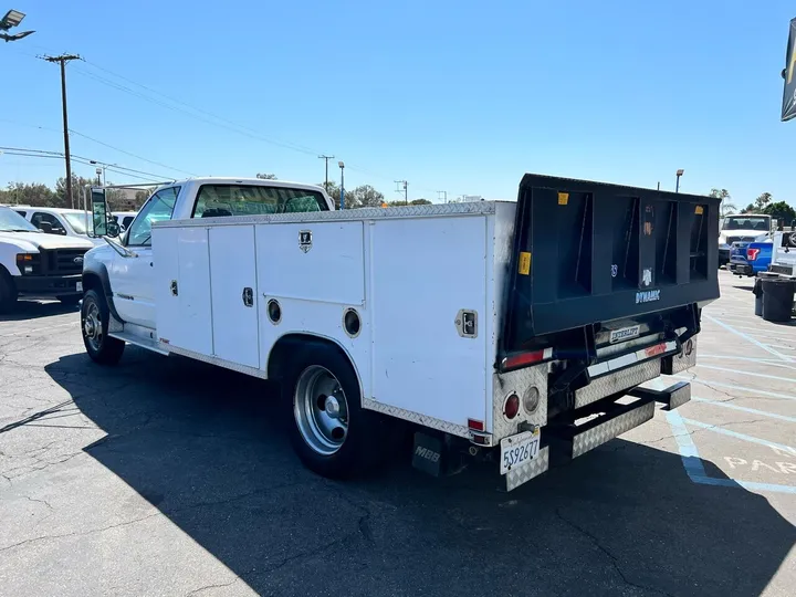 White, 1998 GMC Sierra 3500 Image 17