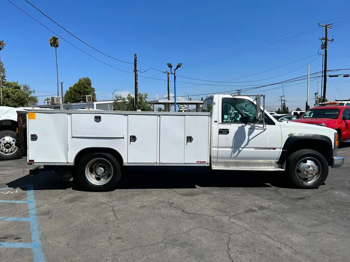 White, 1998 GMC Sierra 3500 Image 4