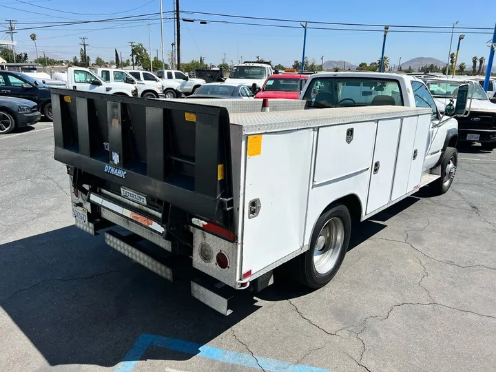 White, 1998 GMC Sierra 3500 Image 10