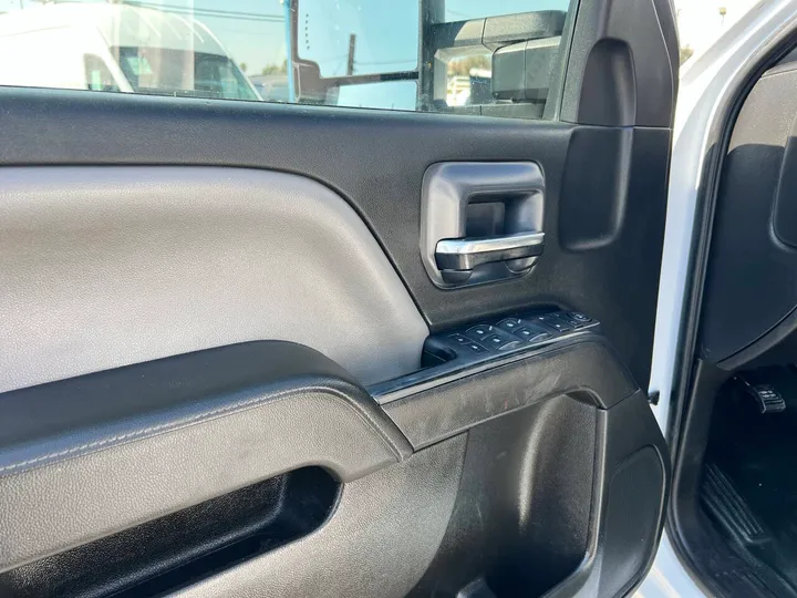 White, 2015 Chevrolet Silverado 2500HD Image 21