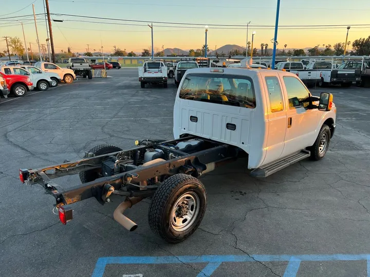 White, 2015 Ford F-350 Super Duty Image 13