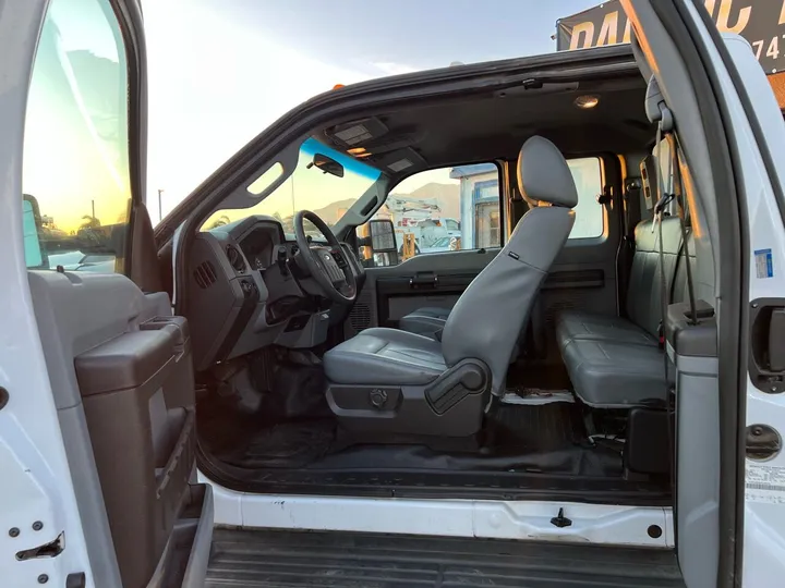 White, 2015 Ford F-350 Super Duty Image 18