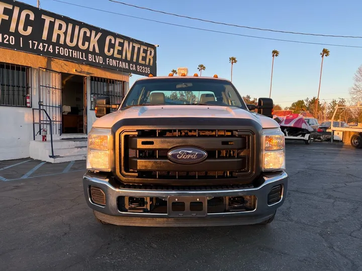 White, 2015 Ford F-350 Super Duty Image 3