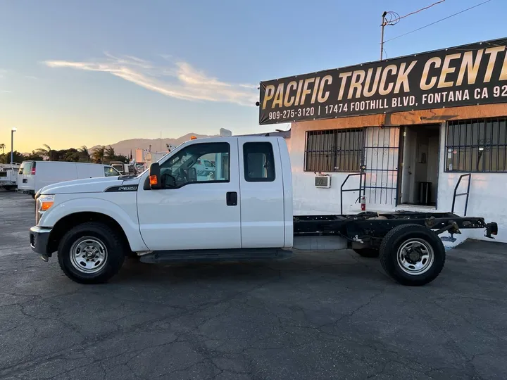 White, 2015 Ford F-350 Super Duty Image 16