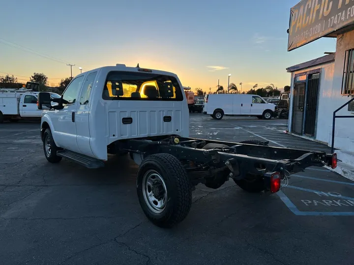 White, 2015 Ford F-350 Super Duty Image 15