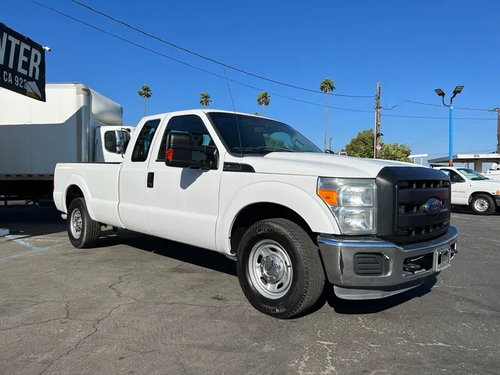 White, 2016 Ford F-250 Super Duty Image 3