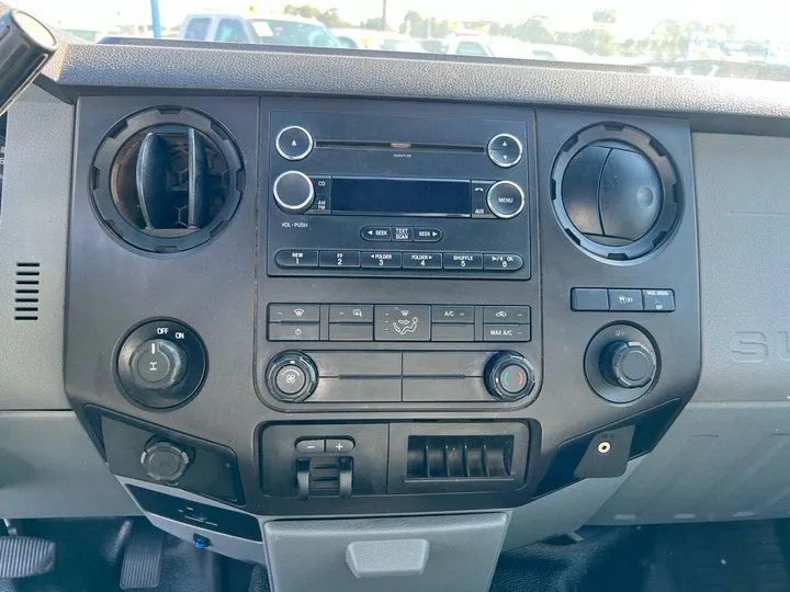 White, 2016 Ford F-250 Super Duty Image 20