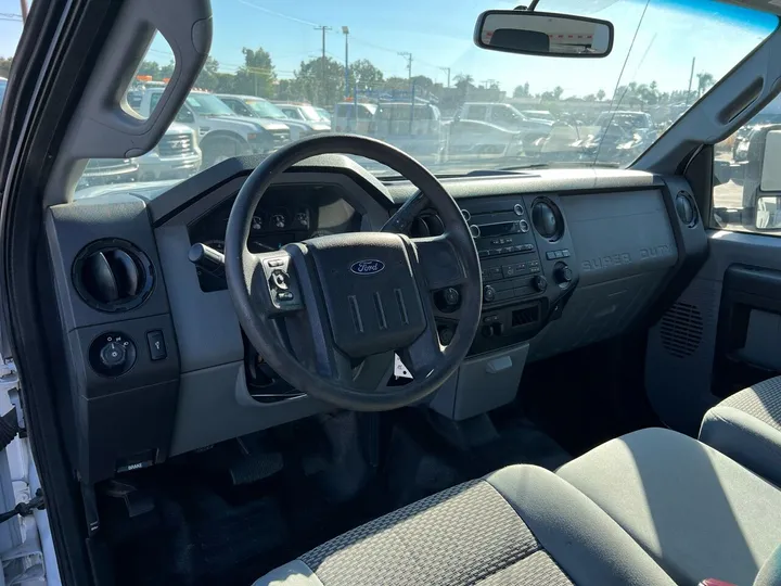 White, 2016 Ford F-250 Super Duty Image 17