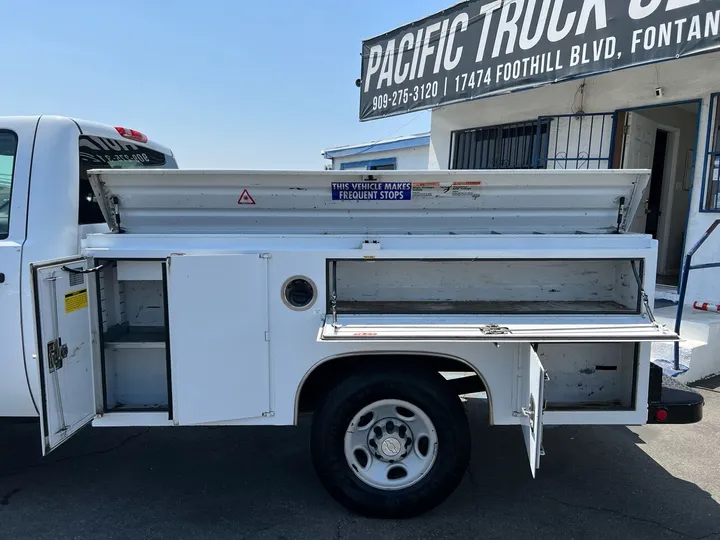 White, 2008 Chevrolet Silverado 2500HD Image 15