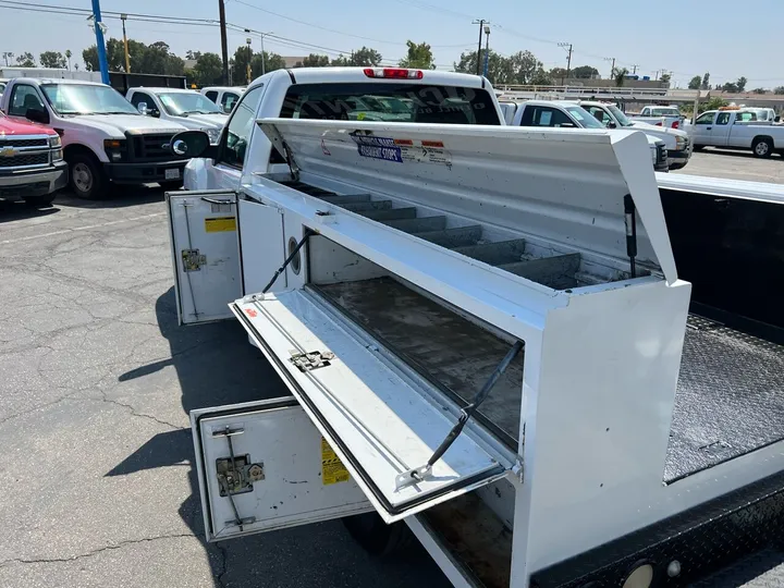 White, 2008 Chevrolet Silverado 2500HD Image 16