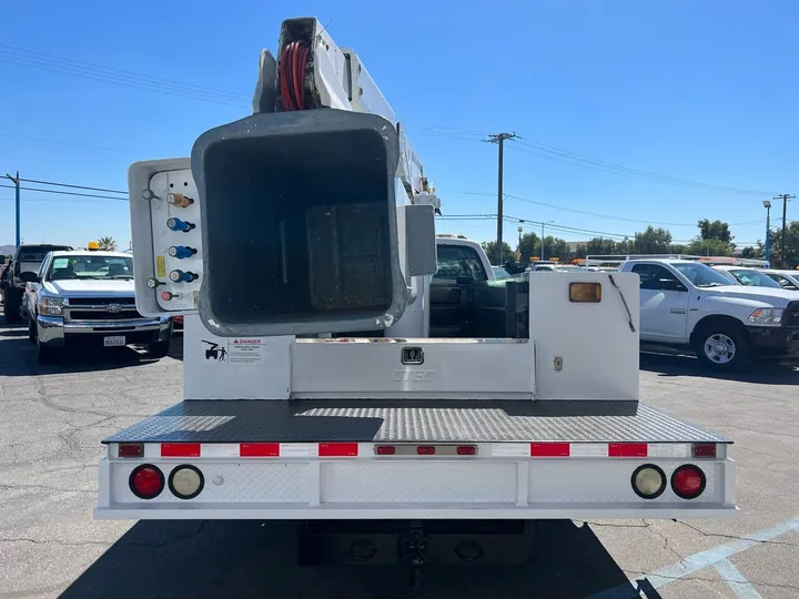 White, 2001 Ford F-350 Super Duty Image 17