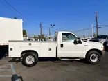 White, 2001 Ford F-250 Super Duty Thumnail Image 4